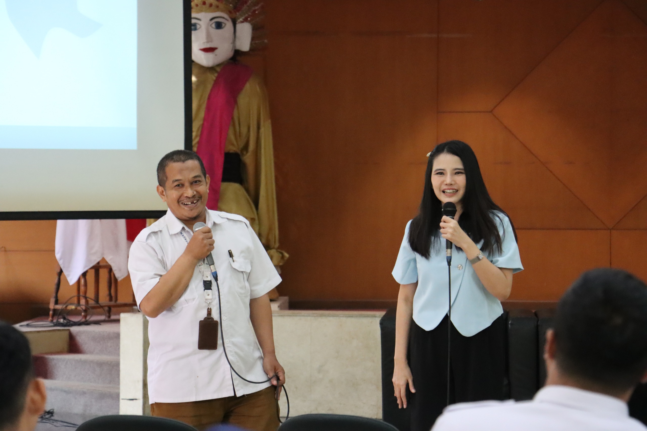 DINAS PPKUKM DKI JAKARTA GELAR SOSIALISASI STRATEGI KOMUNIKASI EFEKTIF DALAM PELAYANAN PUBLIK